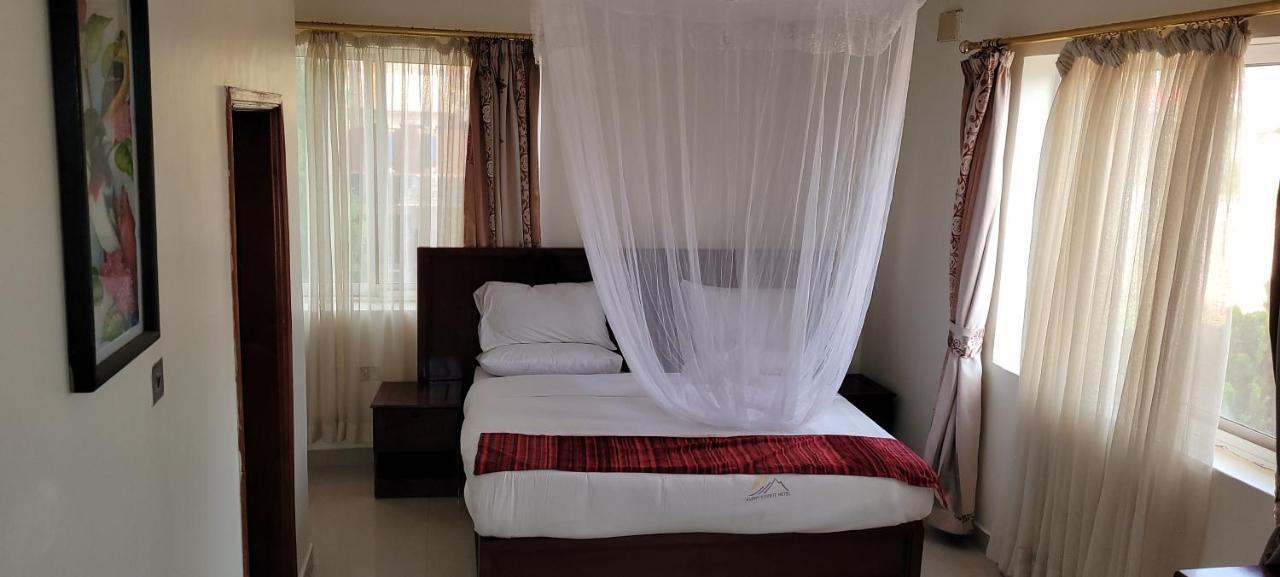 Glory Summit Hotel Hoima Esterno foto