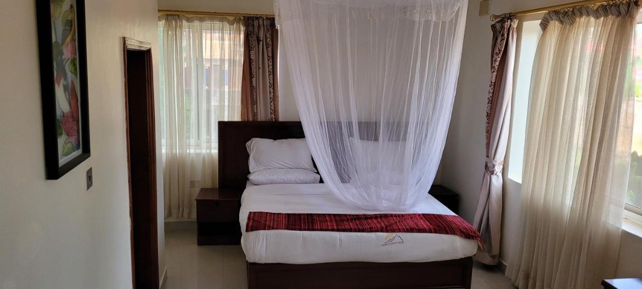 Glory Summit Hotel Hoima Esterno foto